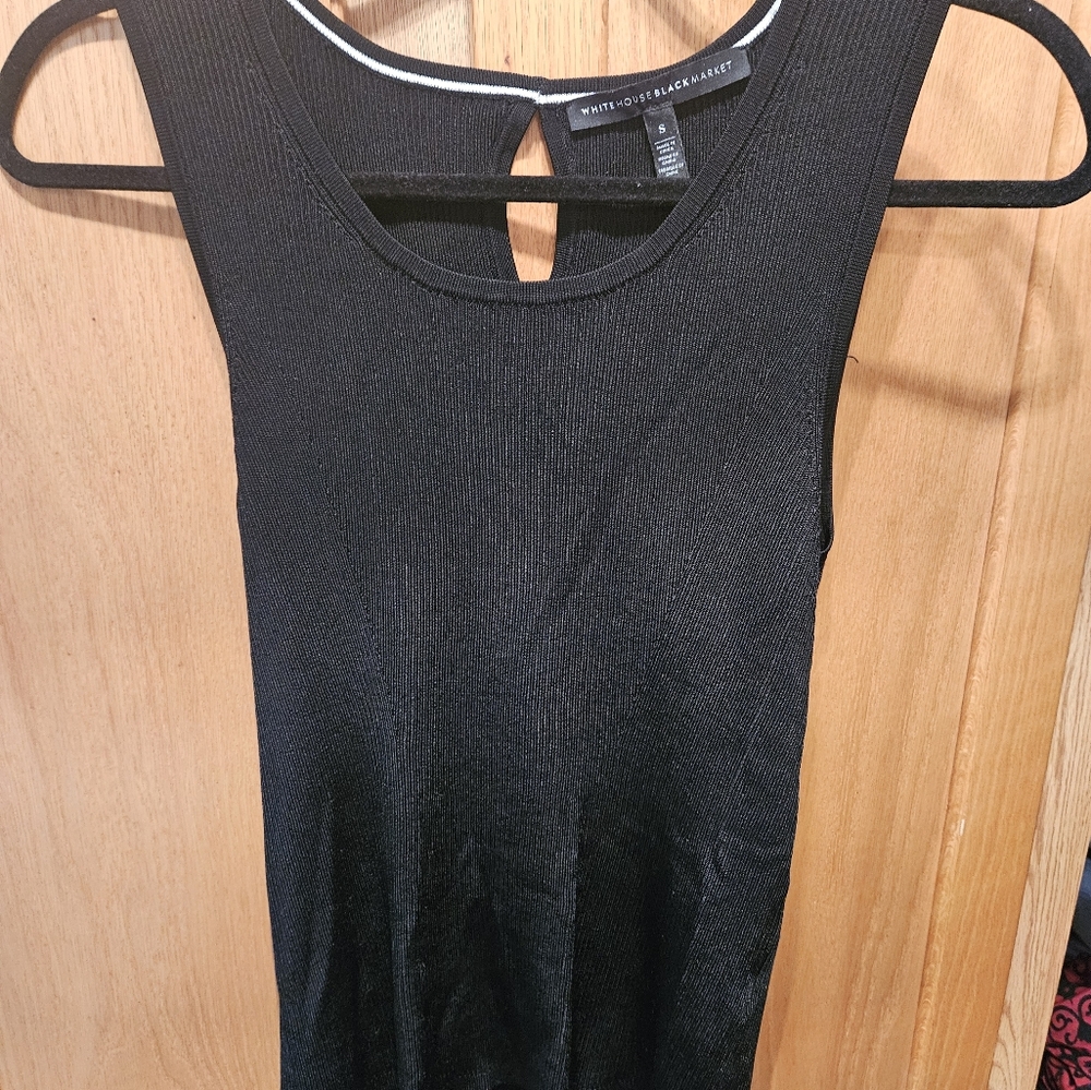SILKY SLEEVELESS BLOUSE